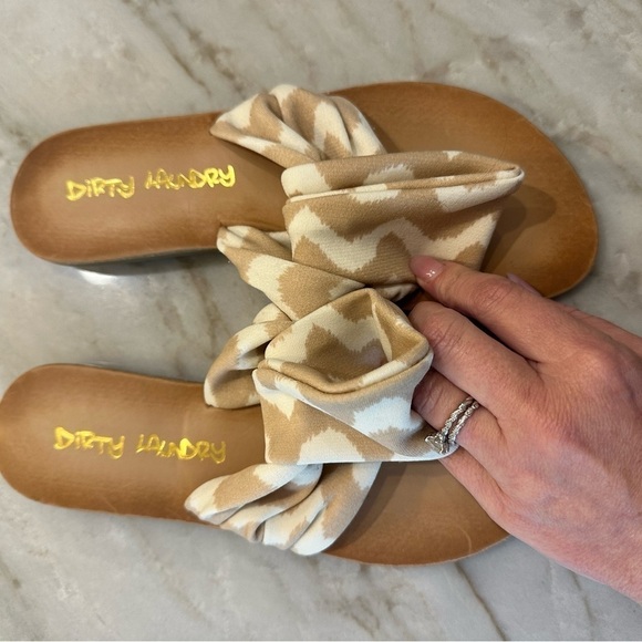 Dirty Laundry BeeBop Zigzag Natural Thong Stretch Sandals Tan & White size 6 - Picture 3 of 4